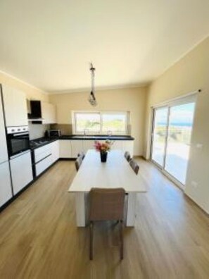 Fridge, microwave, oven, stovetop - Villa Lombardo Luxury (Balestrate)