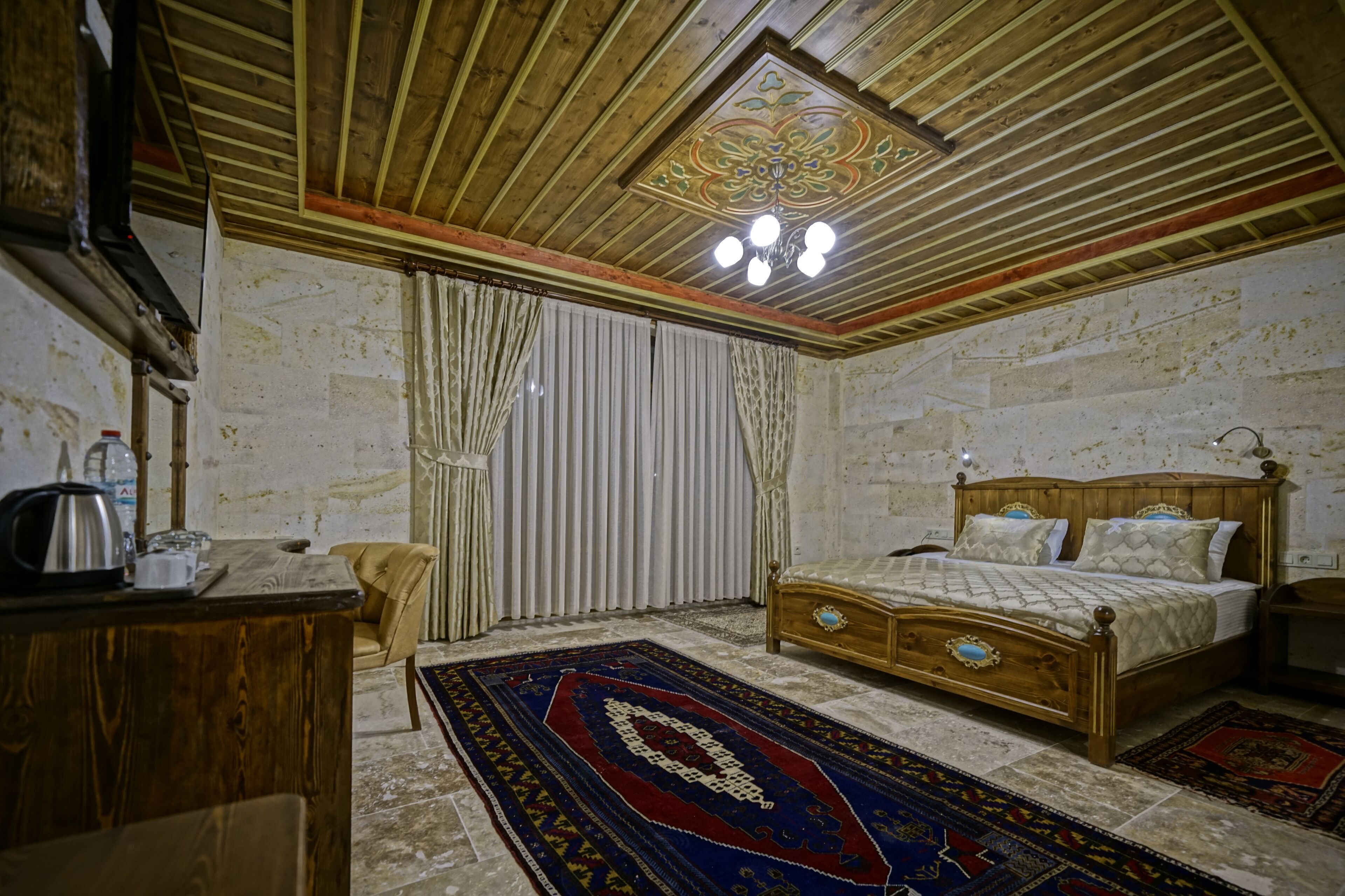 Minibar, tabla de planchar con plancha, wifi gratis y ropa de cama 