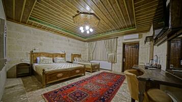 Senior Triple Room | Minibar, iron/ironing board, free WiFi, bed sheets