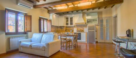 Una Smart TV, libros