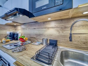 Réfrigérateur, micro-ondes, four, lave-vaisselle