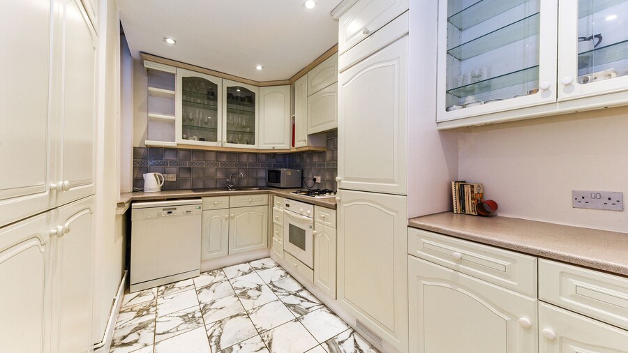 Kensington Queens Gate Apartment