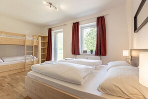 3 camere, una scrivania, Wi-Fi gratuito, lenzuola