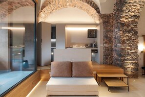 Luxury Condo, 1 Bedroom | Living area | 170-cm Smart TV with digital channels, TV - BASTIÒ PRIVATE SUITES (Catania)