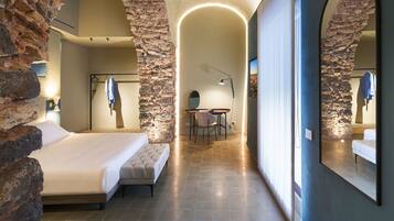 1 bedroom, Egyptian cotton sheets, premium bedding, down duvets