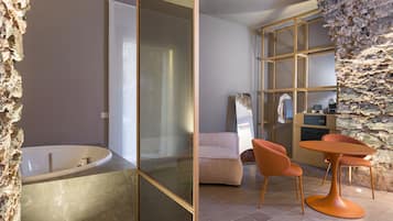 Deluxe Studio Suite, 1 King Bed | Egyptian cotton sheets, premium bedding, down comforters