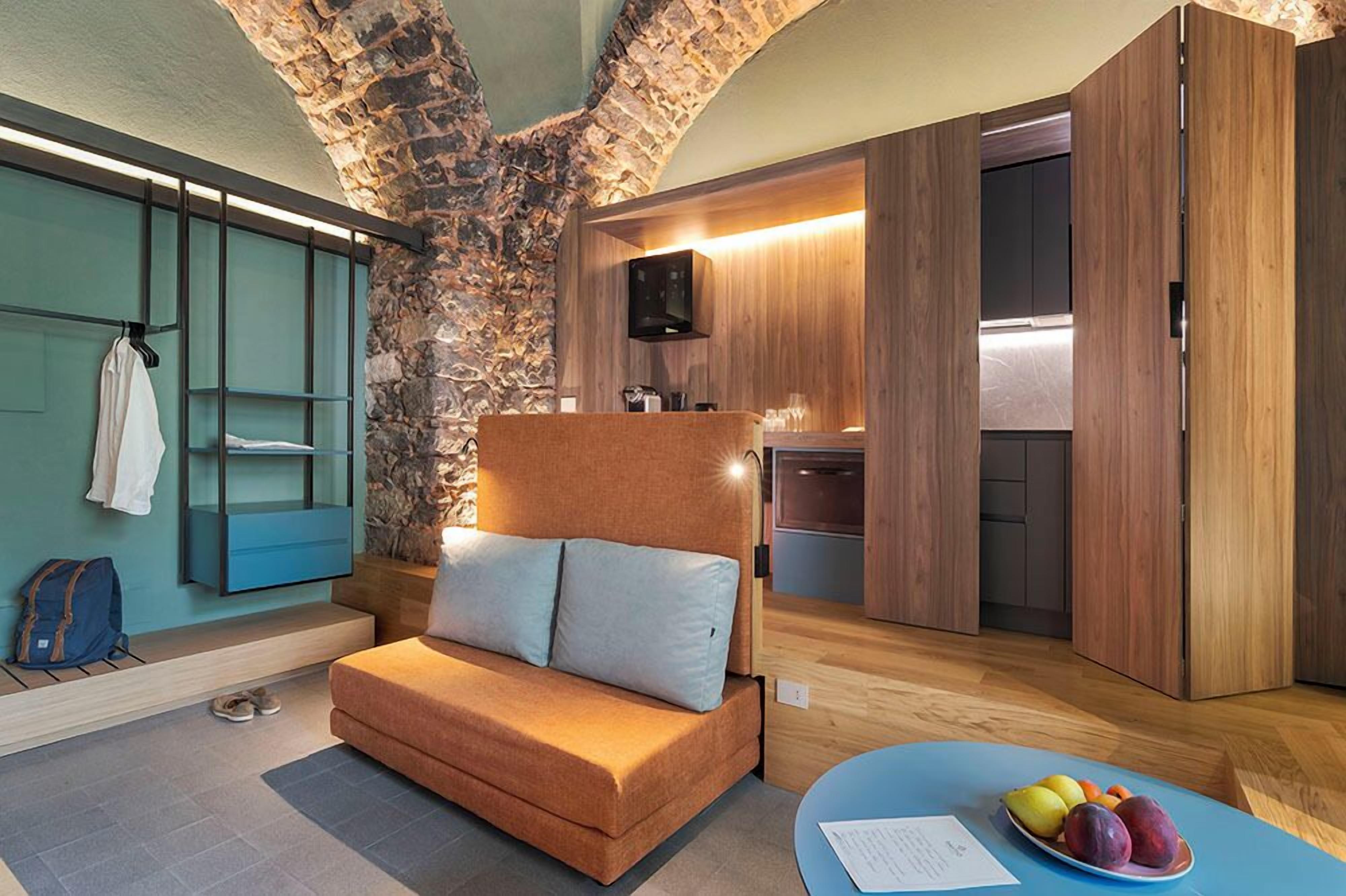 Luxury-Apartment, 1 Schlafzimmer | Wohnzimmer | 170-cm-Smart-TV mit Digitalempfang, Fernseher