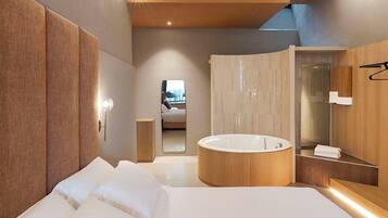 Luxury Condo, 1 Bedroom | Private spa tub