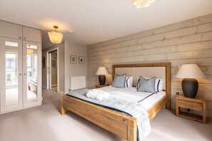 5 chambres, fer et planche à repasser, lit parapluie, Wi-Fi gratuit