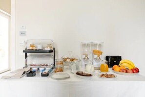 Free daily continental breakfast