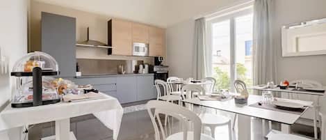 Free daily continental breakfast