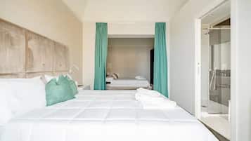 Luxury-Vierbettzimmer | Minibar, Schreibtisch, laptopgeeigneter Arbeitsplatz