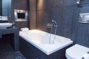 Luxury Apartment | Bathroom