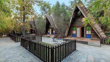 Luksustrehytte | Skrivebord og sengetøy