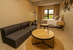 Suite estudio, balcón | Ropa de cama de alta calidad, escritorio, wifi gratis y ropa de cama