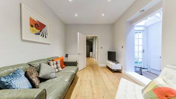 City Apartment | Living area