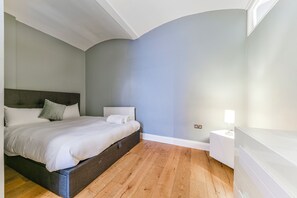 2 bedrooms, iron/ironing board, free WiFi - South-Kensington Apartment (London)