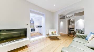 City Apartment | Living area