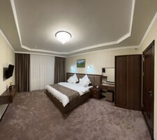 Luxury Δωμάτιο | Κλινοσκεπάσματα υψηλής ποιότητας, πουπουλένια παπλώματα 