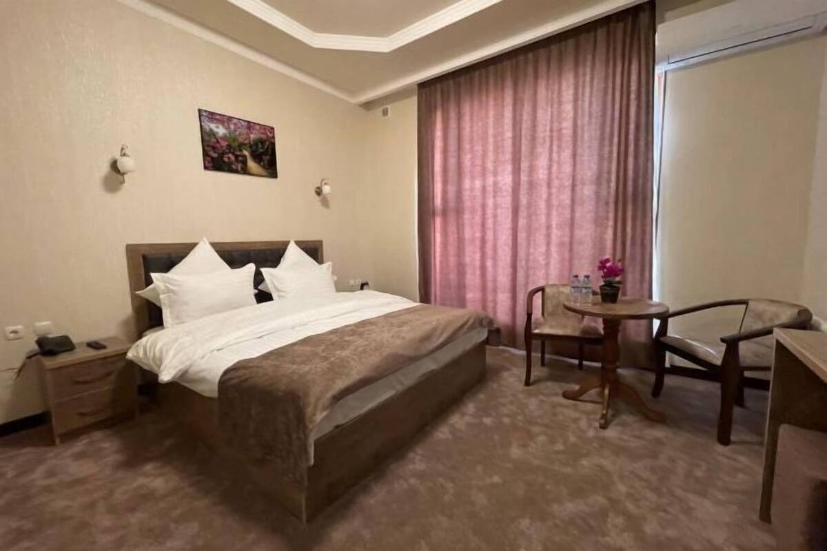 高档床上用品、羽绒被、Select Comfort 床、客房内保险箱