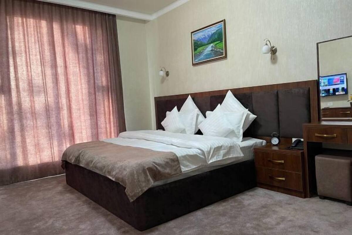 高档床上用品、羽绒被、Select Comfort 床、客房内保险箱