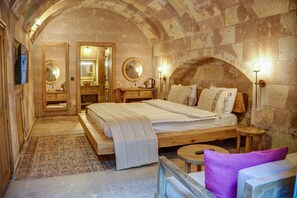 Honeymoon Suite, Private Pool | Frette Italian sheets, premium bedding, minibar, individually decorated - Alfa Cave Hotel (Ürgüp)