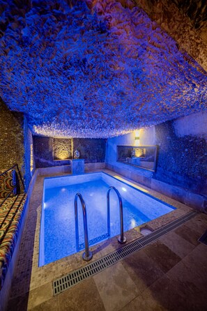 Sábanas italianas Frette, ropa de cama de alta calidad y minibar 