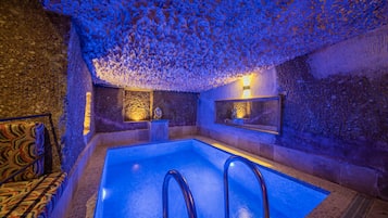 Suíte real, piscina particular | 1 quarto, lençóis italianos Frette, roupas de cama premium, frigobar