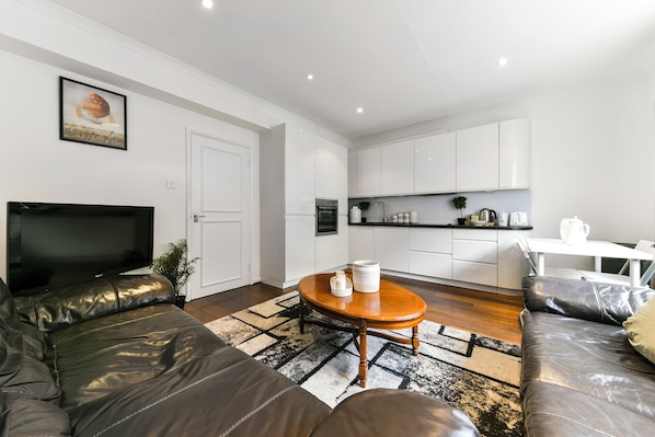 Deluxe Apartment | Living area