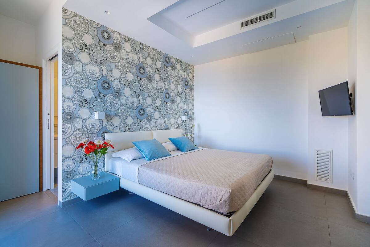 Exclusive Double Room | In-room safe, individually furnished, desk, blackout drapes