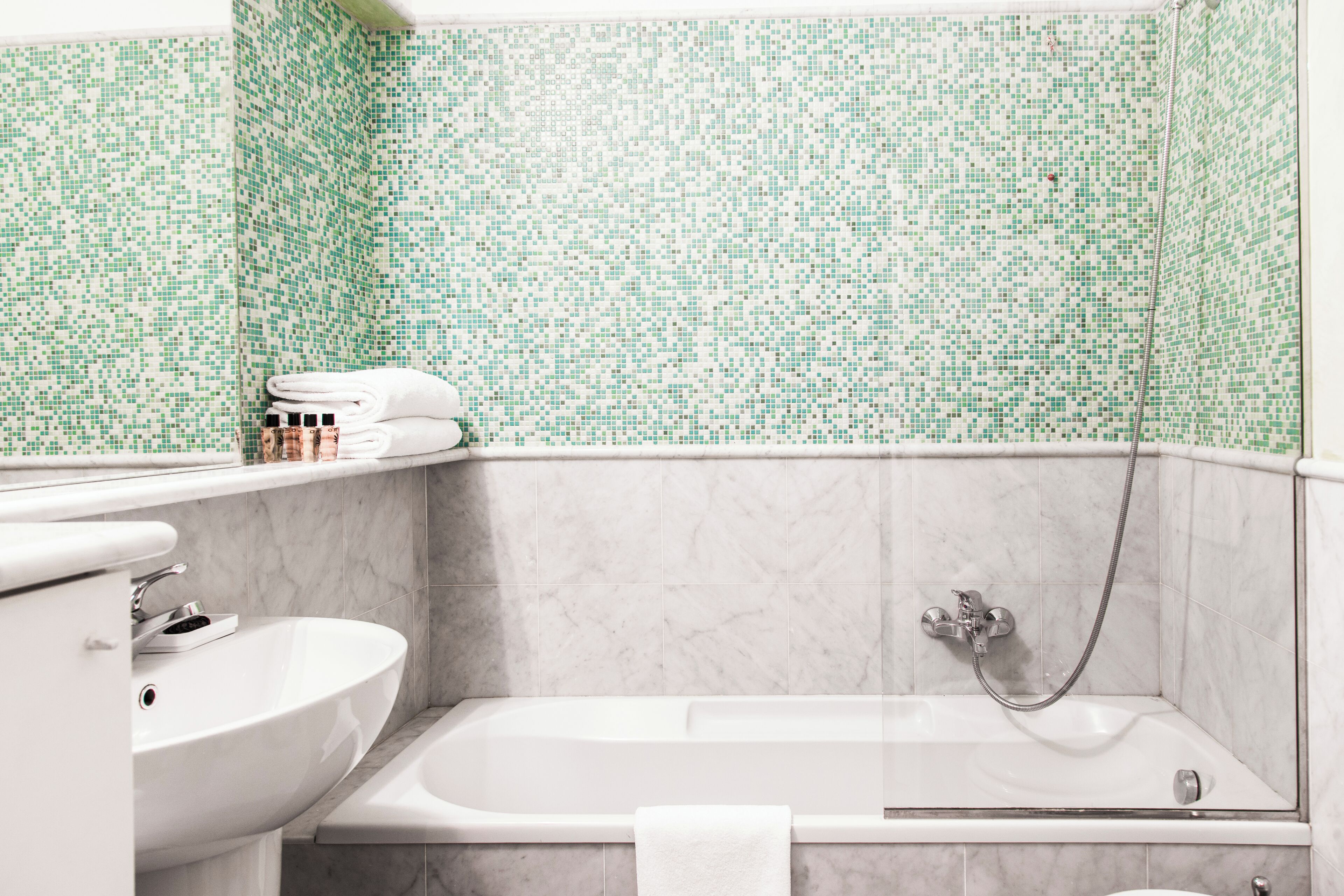 ของใช้ในห้องน้ำฟรี, ไดร์เป่าผม, โถสุขภัณฑ์แบบบิเดท์, ผ้าเช็ดตัว