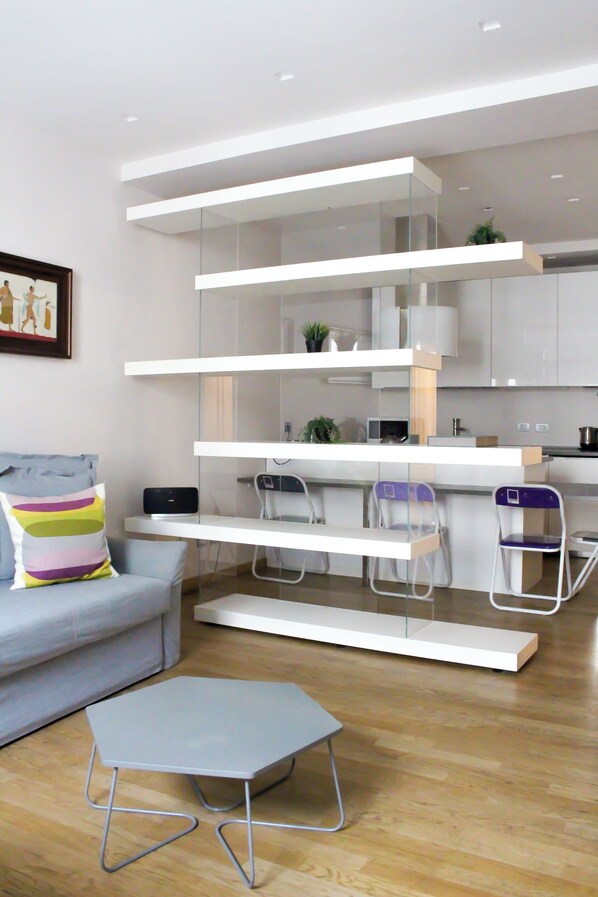 تلفزيون بشاشة مسطحة