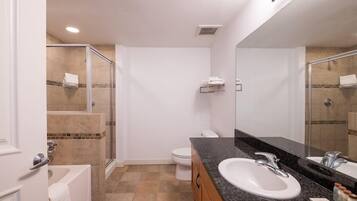 Appart'hôtel, 1 chambre | Salle de bain | Serviettes fournies