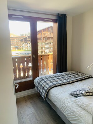 2 slaapkamers, een strijkplank/strijkijzer