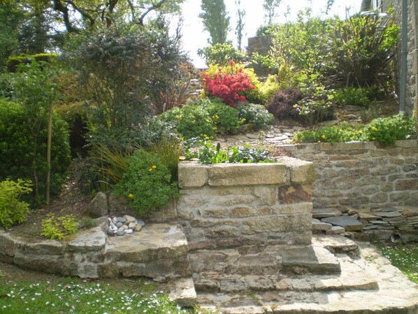 Property grounds - Self-contained apartment in former farmhouse converted into gîtes (Plonévez-Porzay)