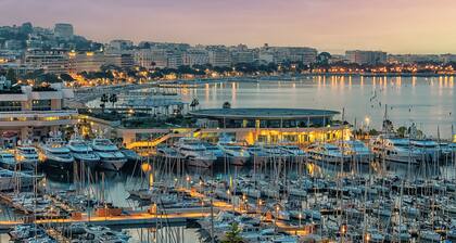 Cannes: Louis Blanc apartment in Marche-Forville, city center with terrace