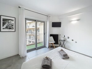 2 chambres, fer et planche à repasser, Wi-Fi, draps fournis