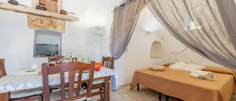 Family Villa, Multiple Bedrooms (Trullo Di Nonna Cecca)