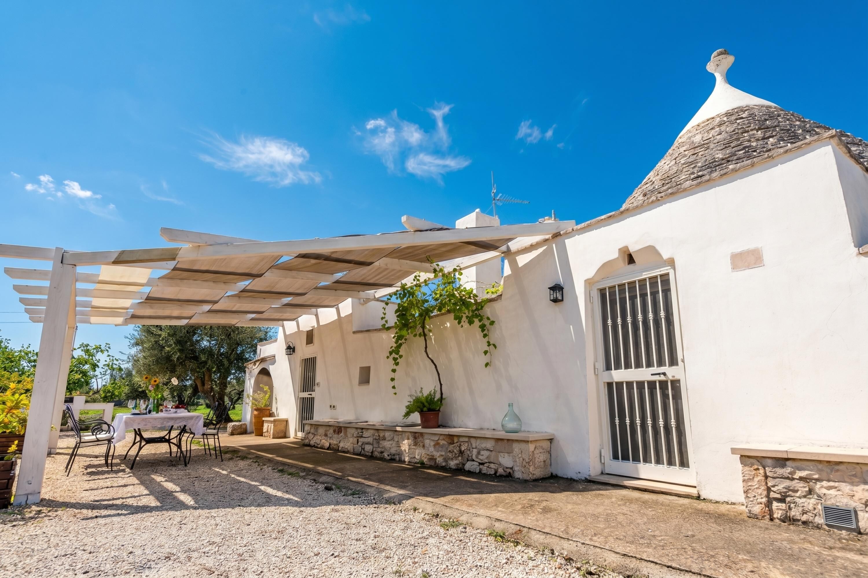 Familie villa, meerdere slaapkamers (Trullo Di Nonna Cecca) | Buiten dineren
