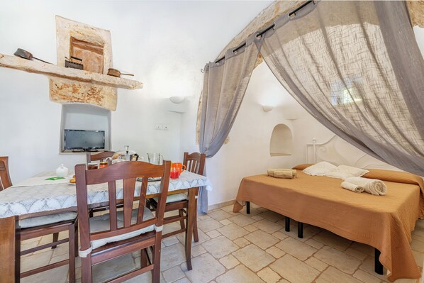 Family Villa, 2 Bedrooms (Trullo Di Nonna Cecca) | 2 bedrooms, bed sheets