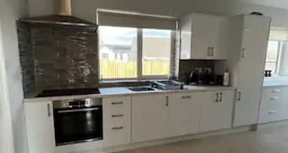★Newly Refurbished | Group Retreat | Walk to Town
