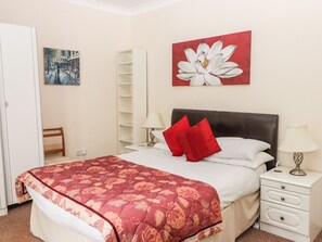 1 Schlafzimmer, individuell dekoriert, individuell eingerichtet