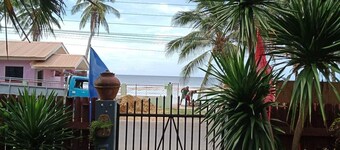 MLB BEACHFRONT APARTMENT