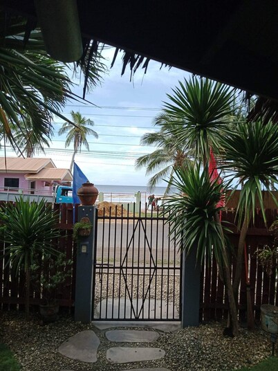 MLB BEACHFRONT APARTMENT