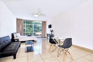 Standard Room | Desk, laptop workspace, iron/ironing board, free WiFi - Inn & Out Sandton Park  (Sandton)