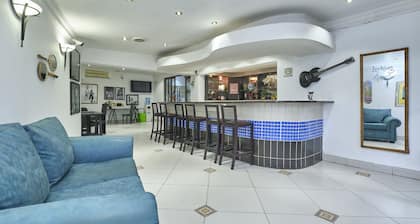 Inn & Out Sandton Park