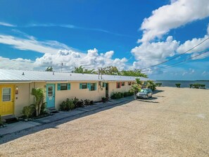 Exterior - Sailor's Delight 1bed/2bath condo at the Reef Resort with shared pool & more! (Marathon)