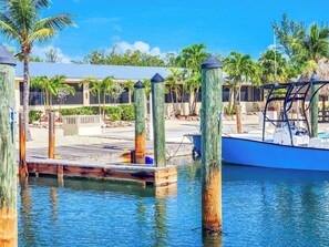 Marina - Sailor's Delight 1bed/2bath condo at the Reef Resort with shared pool & more! (Marathon)
