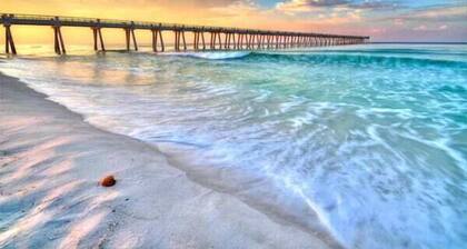 Adorable 1 bedroom Cottage just steps to the Gulf! Sleeps 4