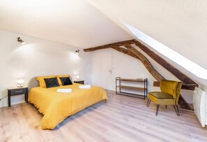 3 bedrooms, desk, iron/ironing board, travel cot